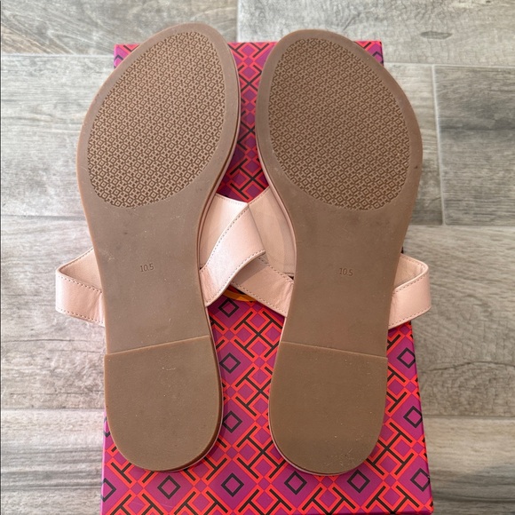 Tory Burch-Benton Flat Thong-Sea Shell Pink/Gold-Size 10.5 -Great condition - Picture 4 of 10